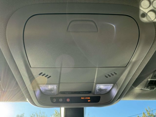 Used 2018 Chevrolet Equinox LT FWD image 37