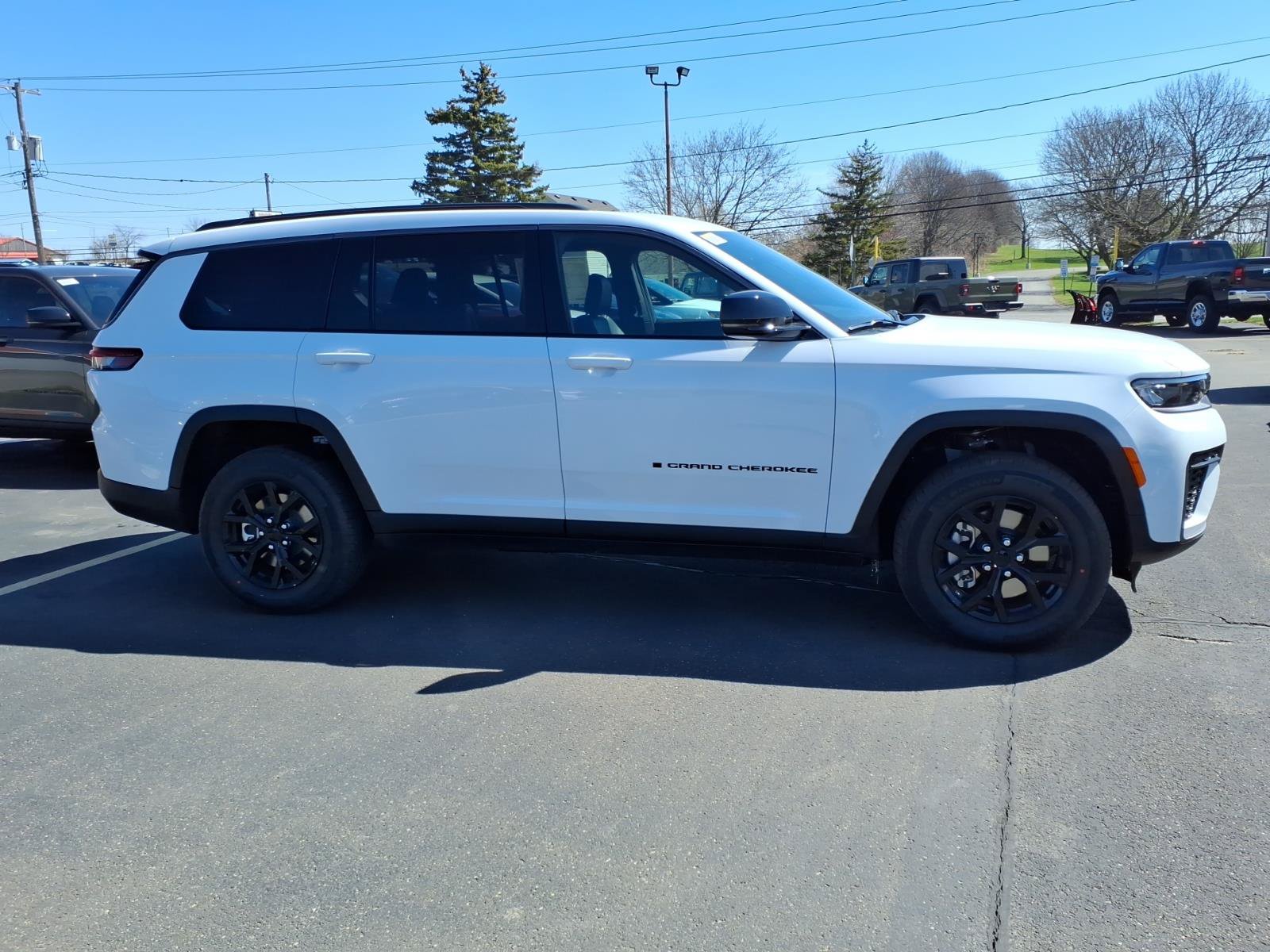 New 2026 Jeep Grand Cherokee L 4WD image 4