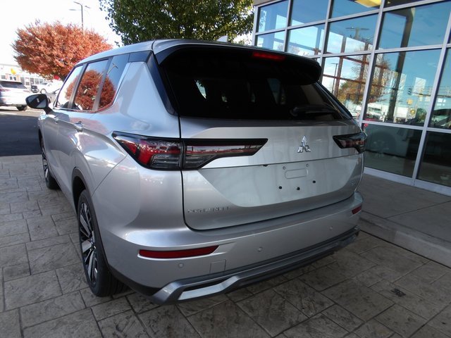 New 2025 Mitsubishi Outlander SE image 5