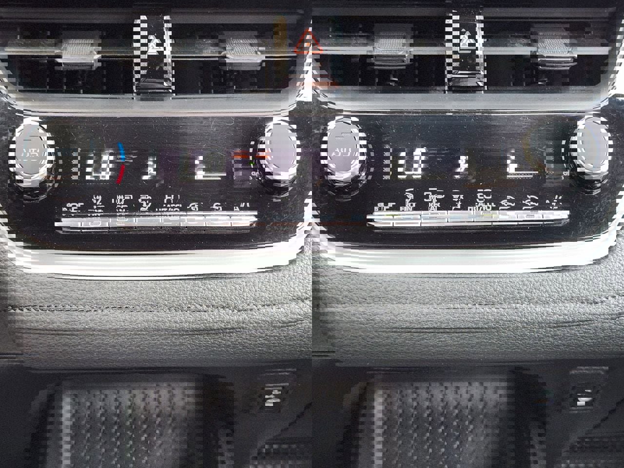 Used 2024 Toyota Corolla SE FWD image 18