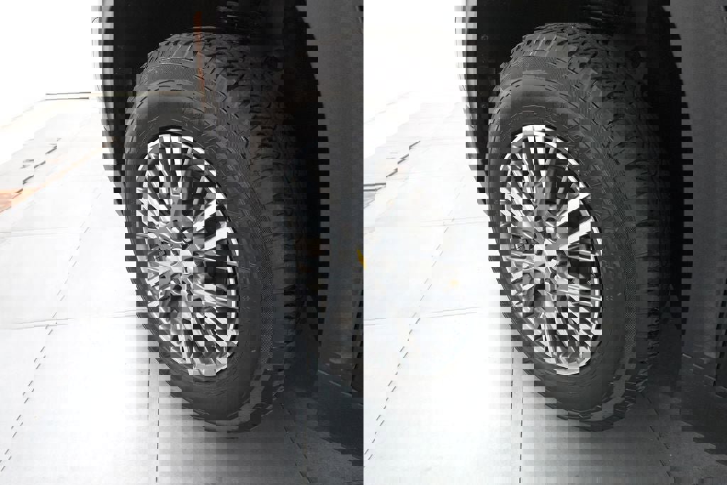 Used 2024 Chevrolet Traverse LT image 29