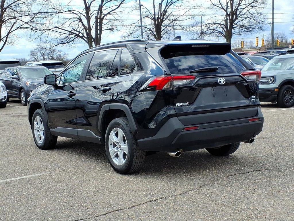 Used 2021 Toyota RAV4 XLE w/ XLE Grade Weather Package image 3