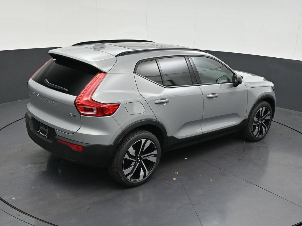 New 2026 Volvo XC40 B5 Plus w/ Protection Package Premier AWD/4WD image 17