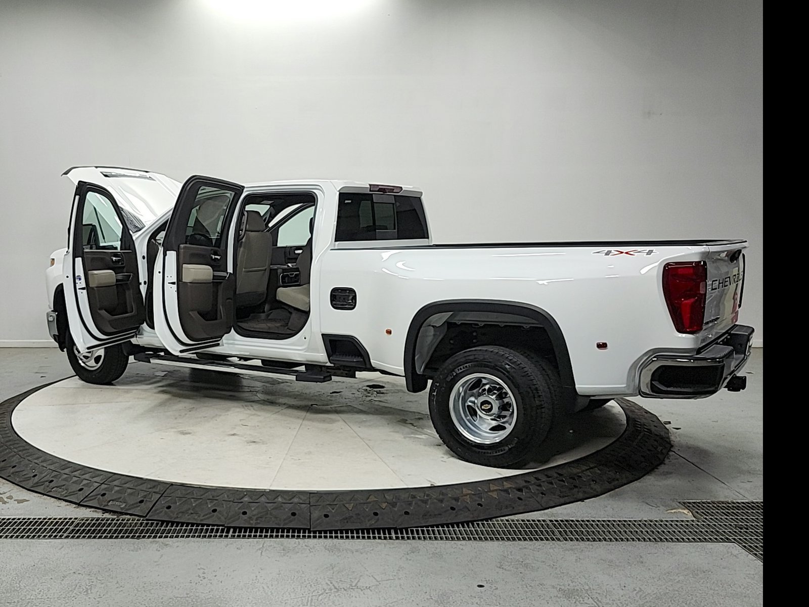 Used 2023 Chevrolet Silverado 3500 LTZ w/ LTZ Convenience Package AWD/4WD image 22