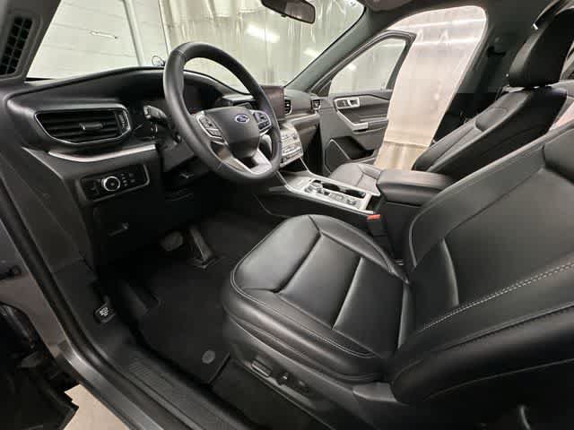 Used 2024 Ford Explorer XLT w/ Equipment Group 202A AWD/4WD image 15