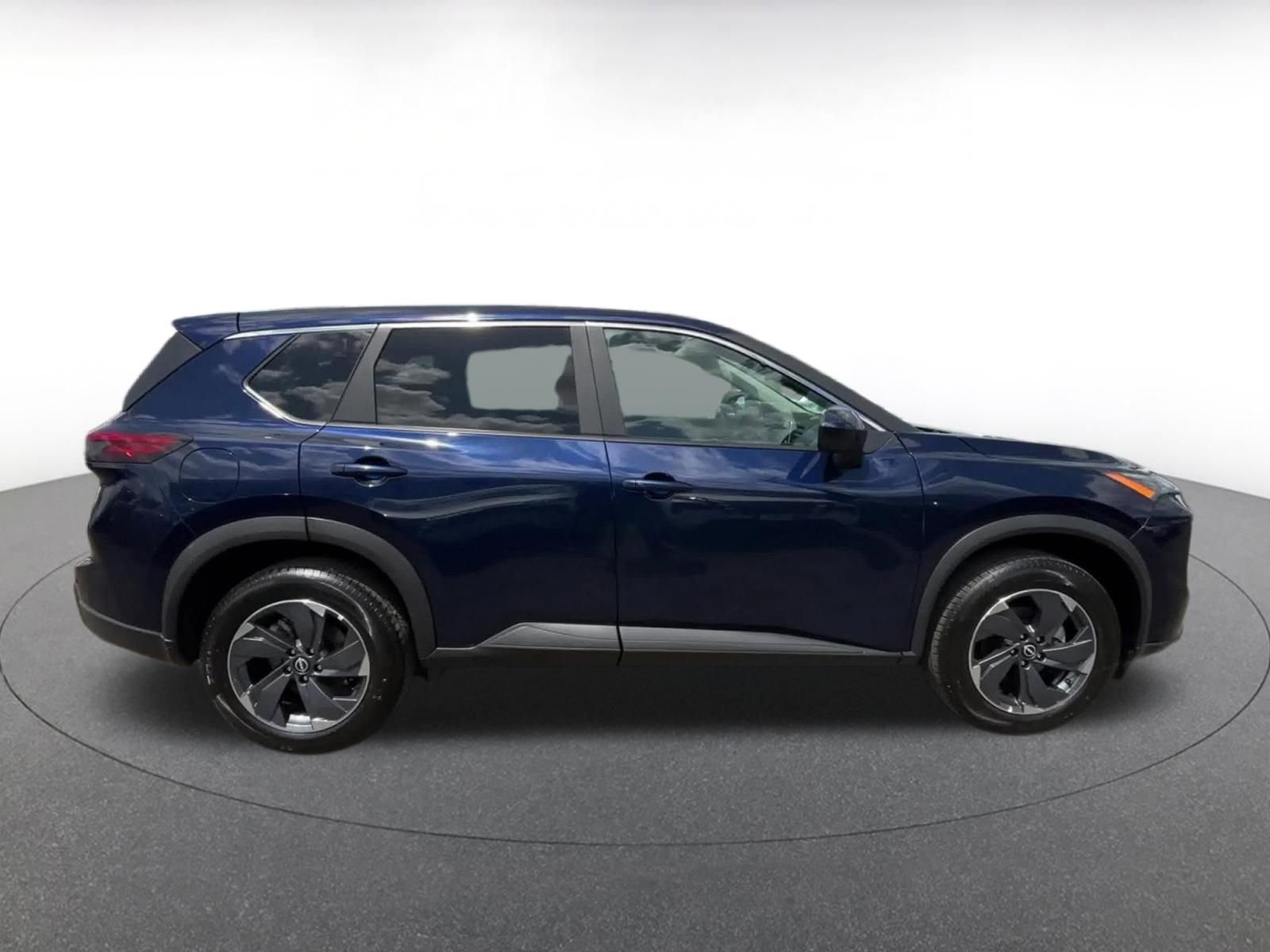 Used 2025 Nissan Rogue SV FWD image 16