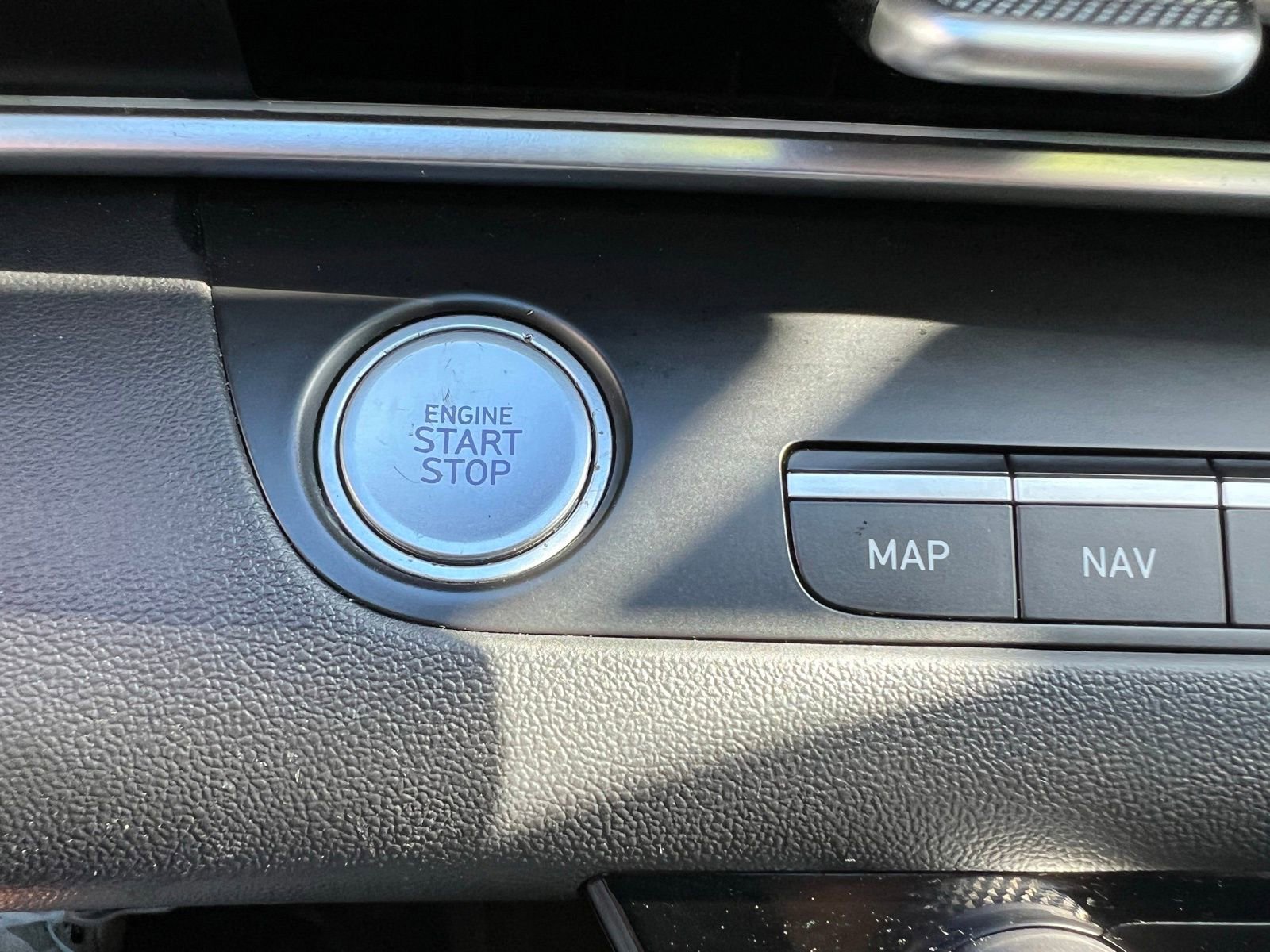 Used 2023 Hyundai Elantra Limited image 38