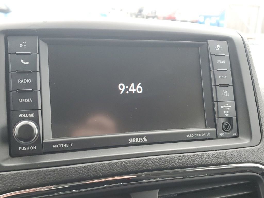 Used 2018 Dodge Grand Caravan SE w/ UConnect Hands-Free Group image 18