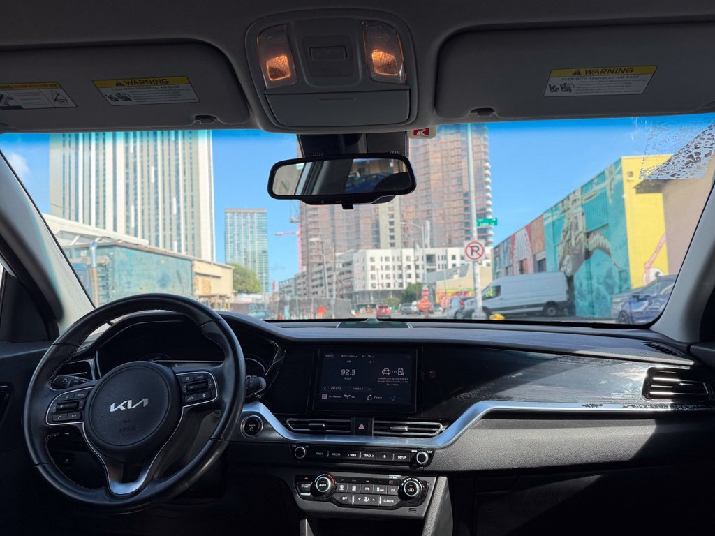 Used 2022 Kia Niro EX FWD image 16