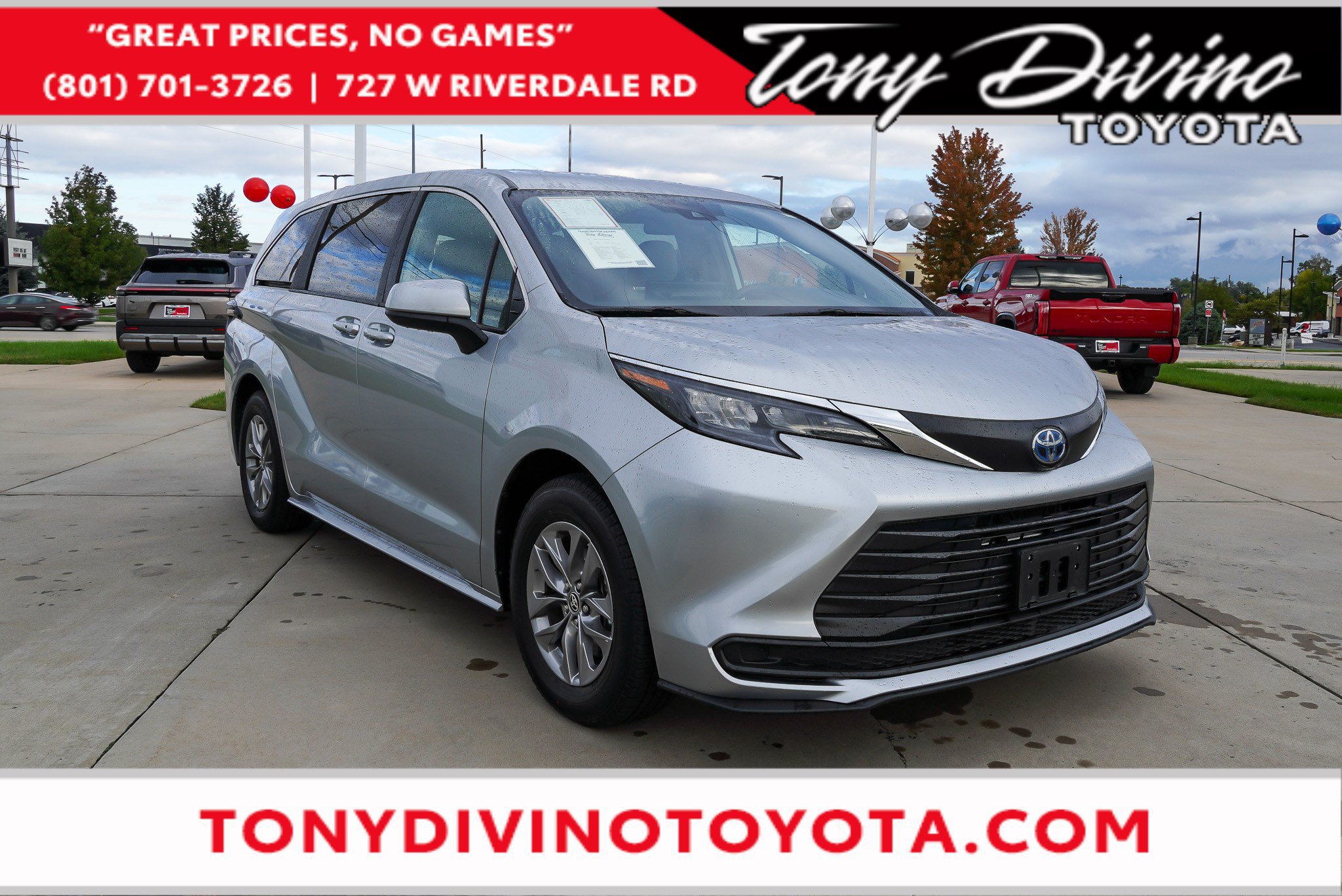 Certified 2025 Toyota Sienna LE AWD/4WD image 1