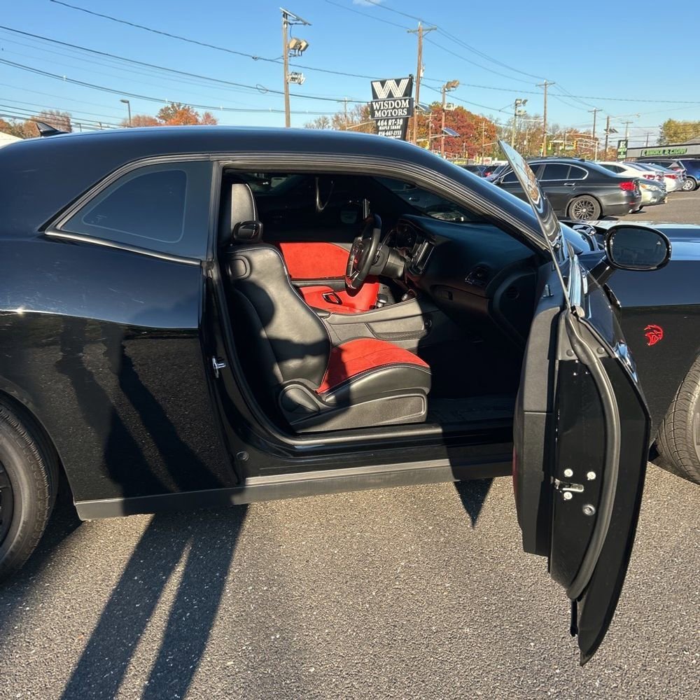 Used 2016 Dodge Challenger SRT Hellcat image 9