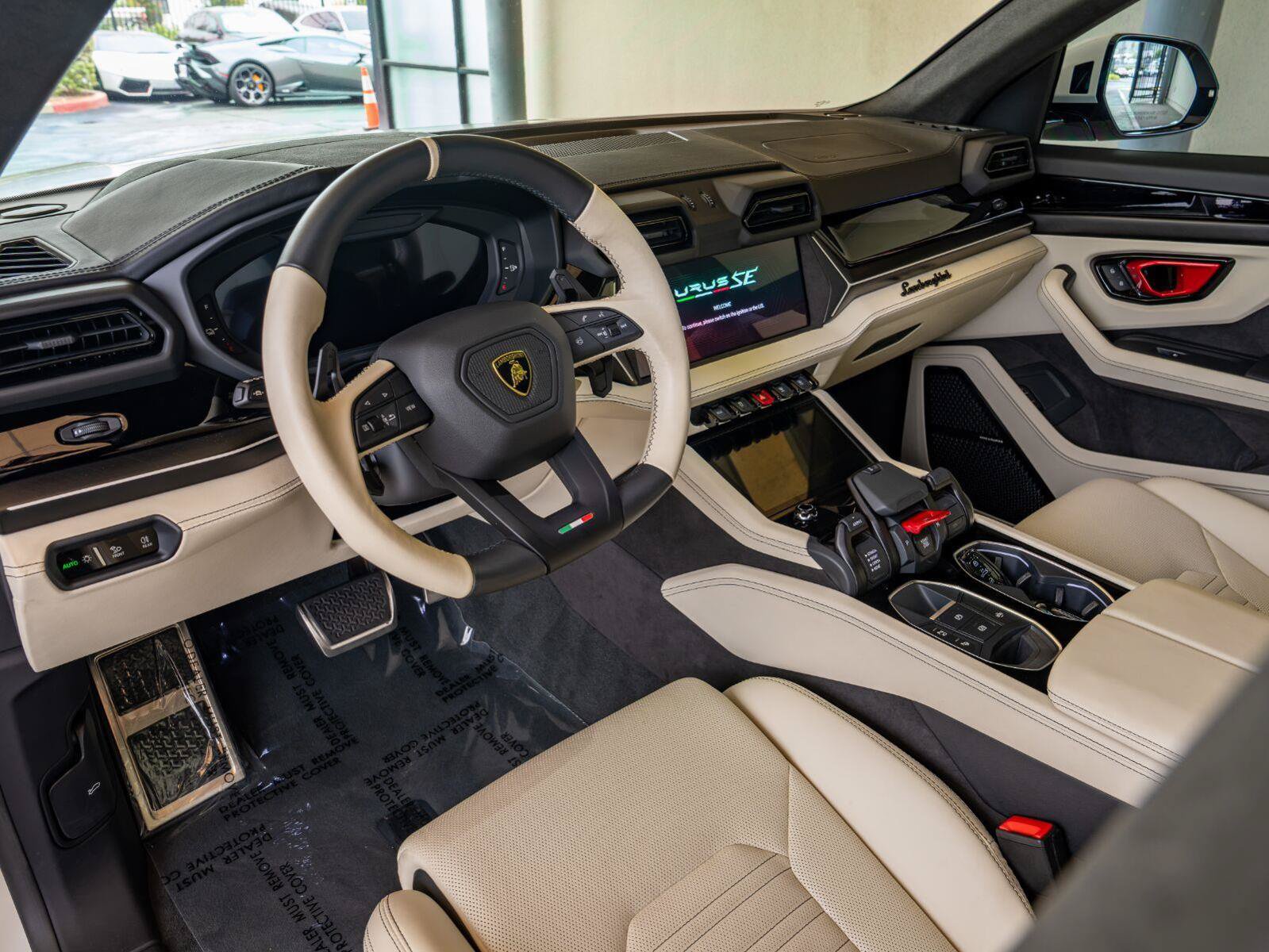 Used 2025 Lamborghini Urus SE AWD/4WD image 11