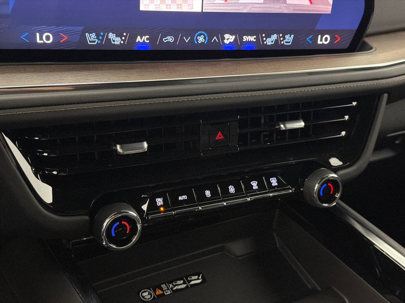 Used 2025 Chevrolet Suburban High Country AWD/4WD image 30
