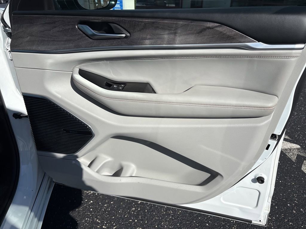 Used 2021 Jeep Grand Cherokee L Overland image 24