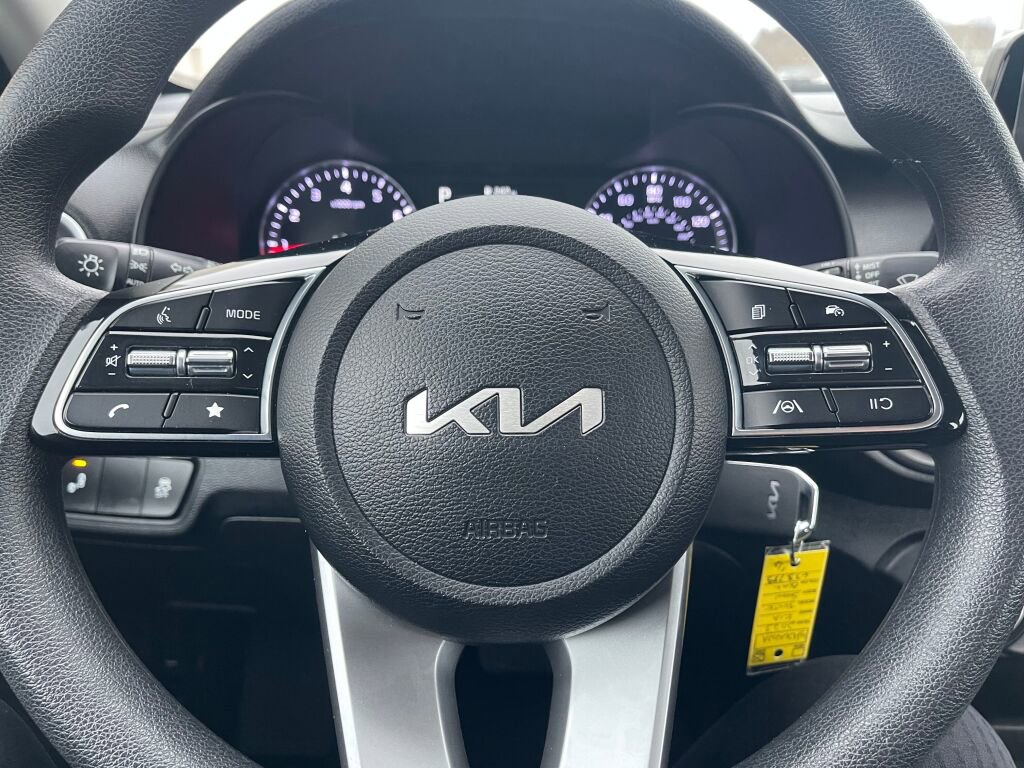 Used 2023 Kia Forte LXS w/ LXS Technology Package image 10