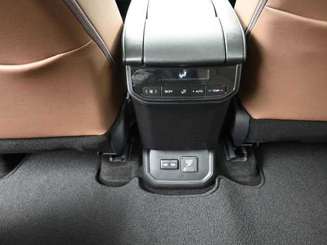 Certified 2025 Toyota Highlander XLE image 30