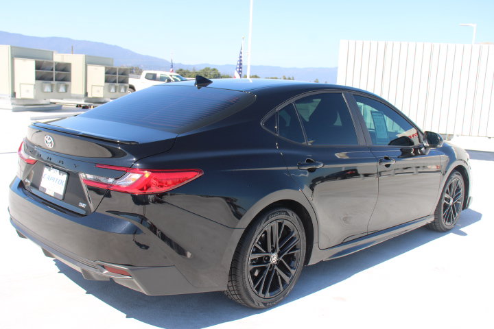 Used 2026 Toyota Camry SE w/ Convenience Package FWD image 3