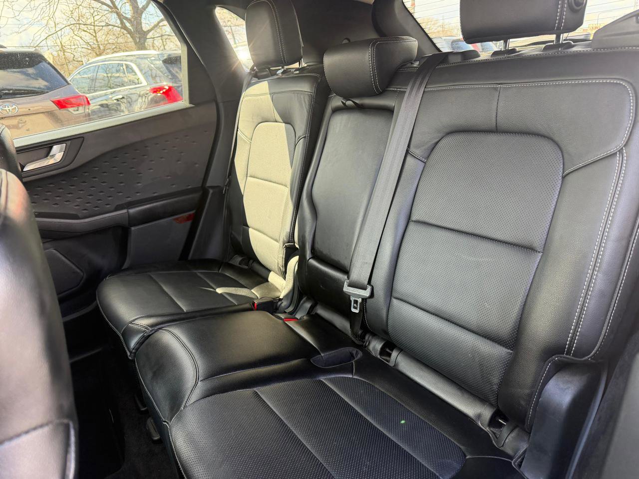 Used 2020 Ford Escape Titanium image 10