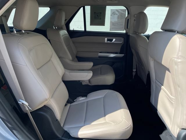 Used 2024 Ford Explorer XLT w/ Equipment Group 202A AWD/4WD image 33