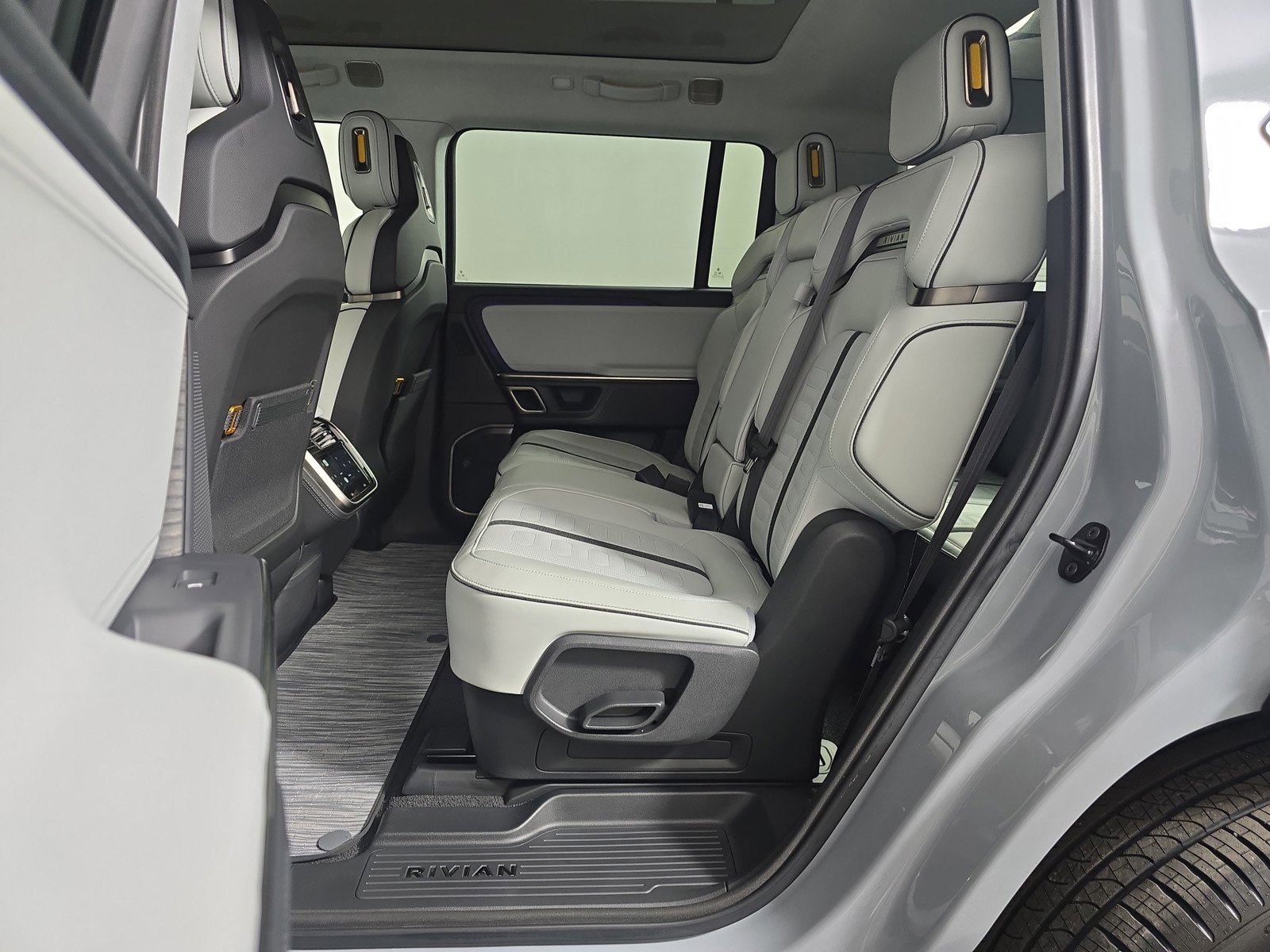 Used 2024 Rivian R1S Adventure AWD/4WD image 21