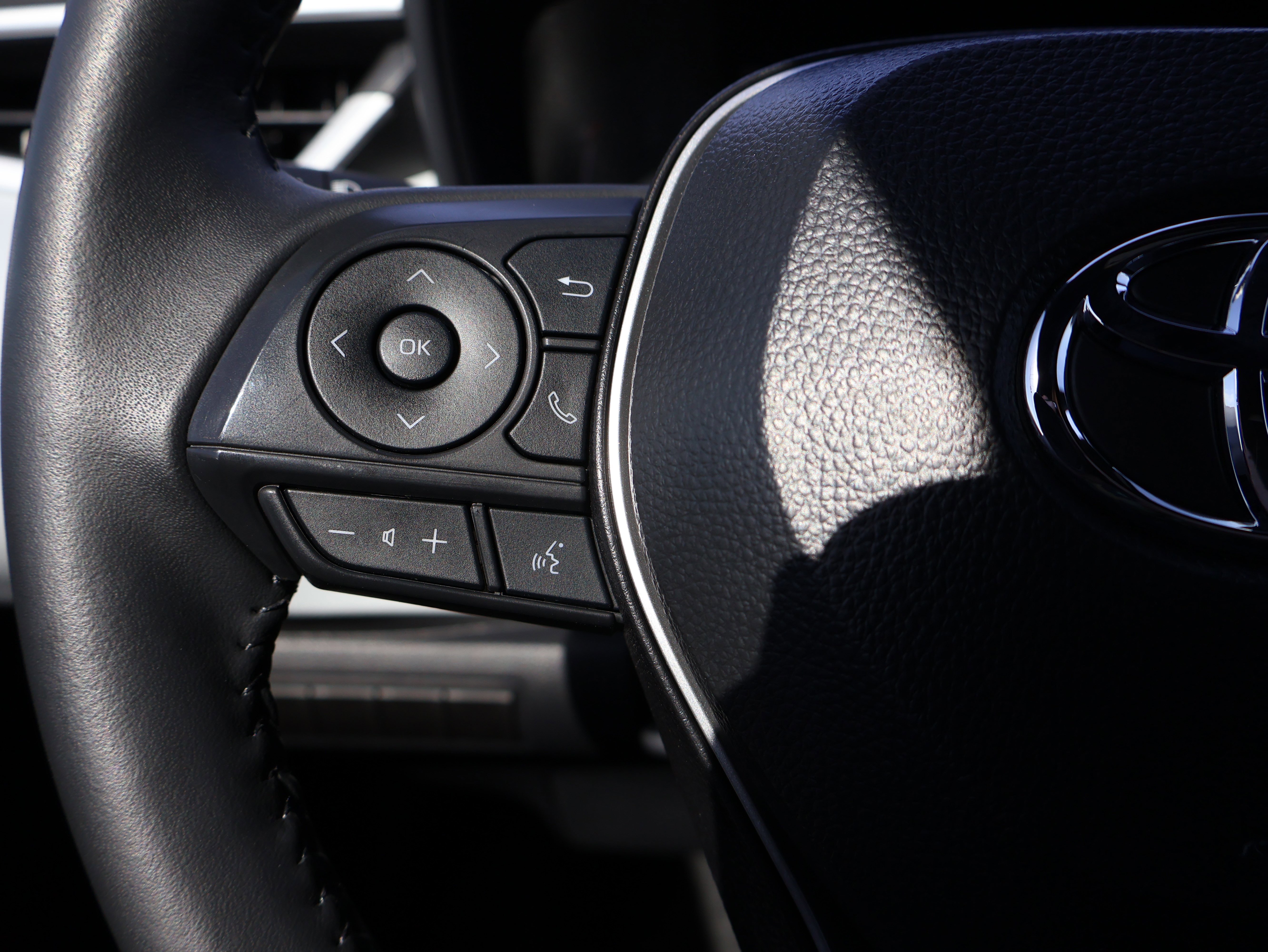 Used 2025 Toyota Corolla FX w/ Convenience Package image 30