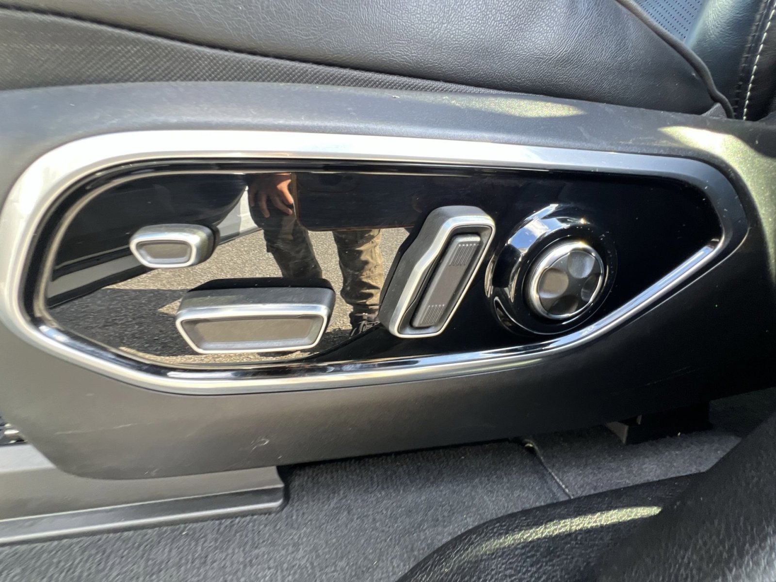 Used 2023 Jeep Grand Cherokee Overland w/ Adv Protech Group III image 14