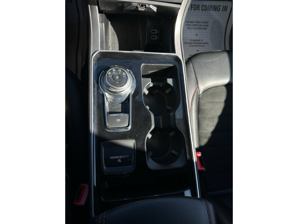 Used 2020 Ford Edge ST-Line w/ Cold Weather Package image 7