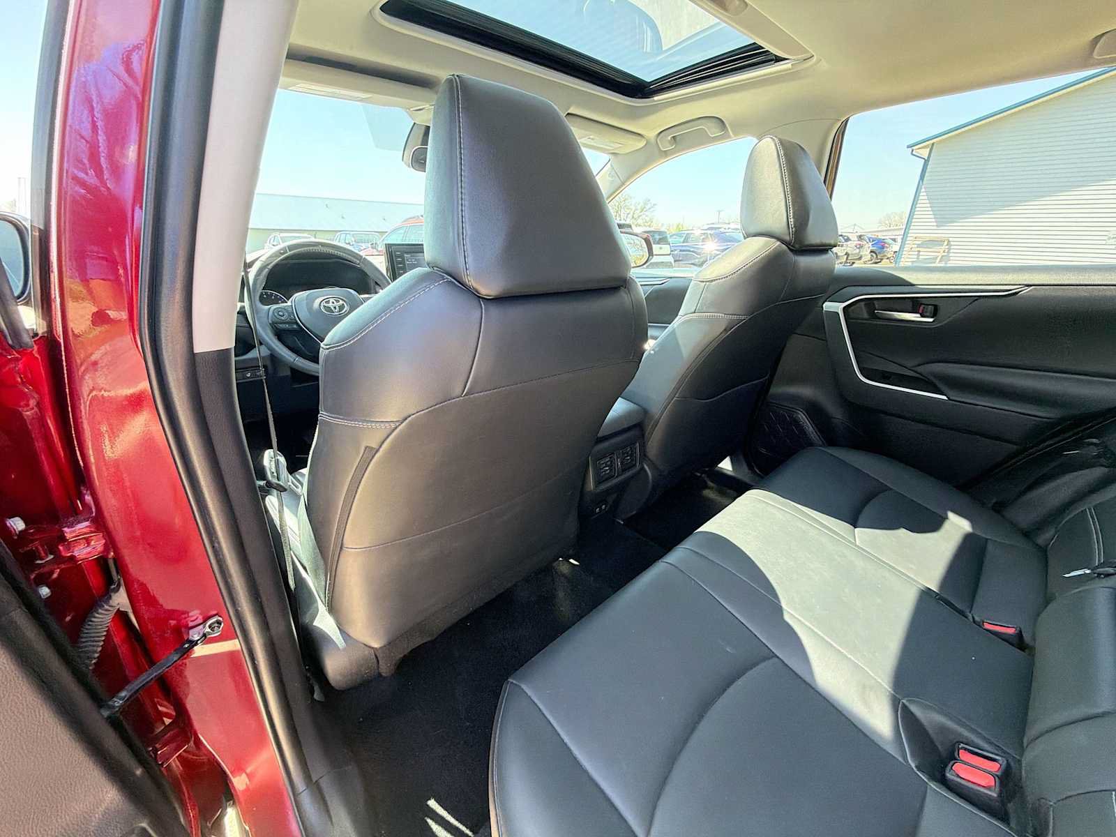 Used 2021 Toyota RAV4 XLE Premium AWD/4WD image 15