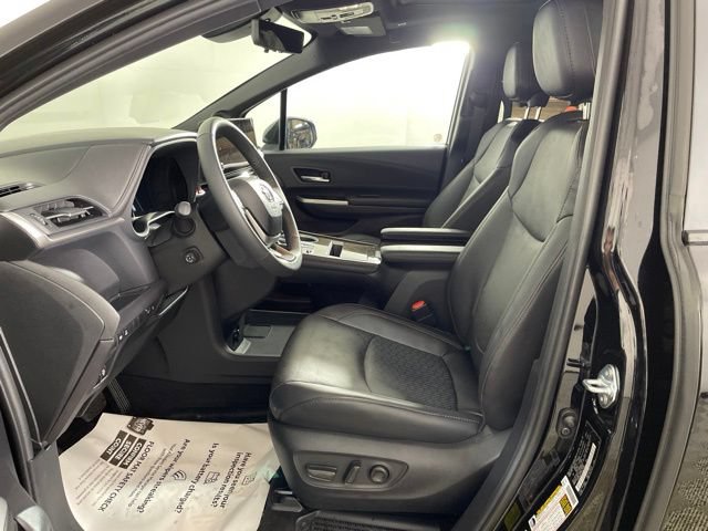 Used 2025 Toyota Sienna Limited AWD/4WD image 12
