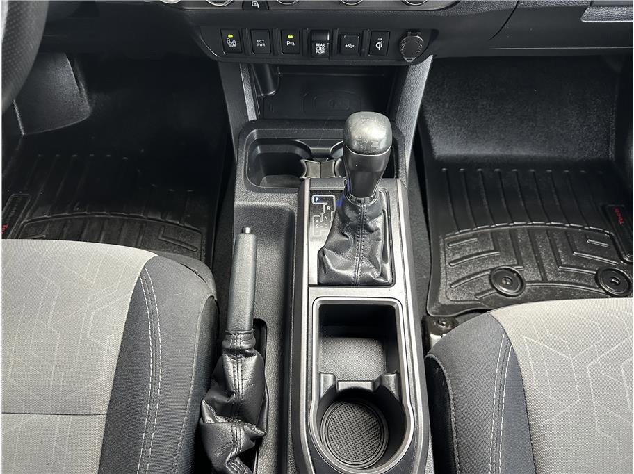 Used 2020 Toyota Tacoma TRD Off-Road w/ Technology Package image 25