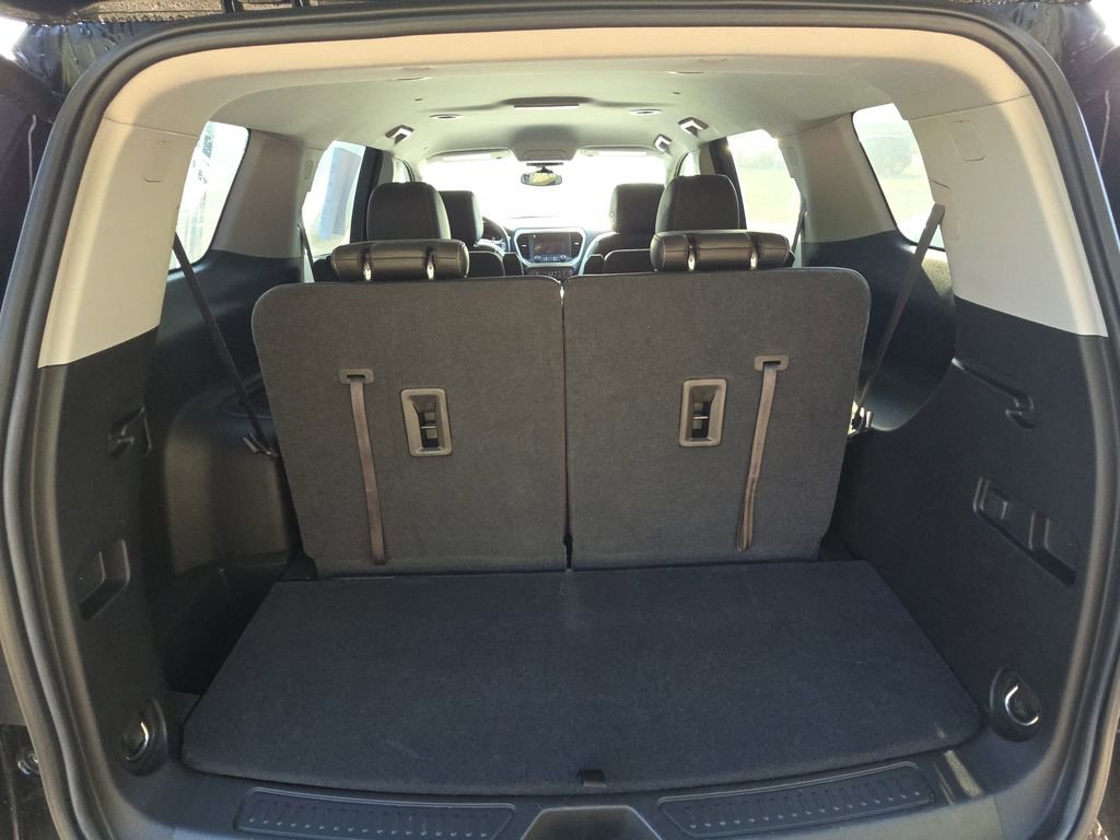 Used 2023 GMC Acadia SLT image 16