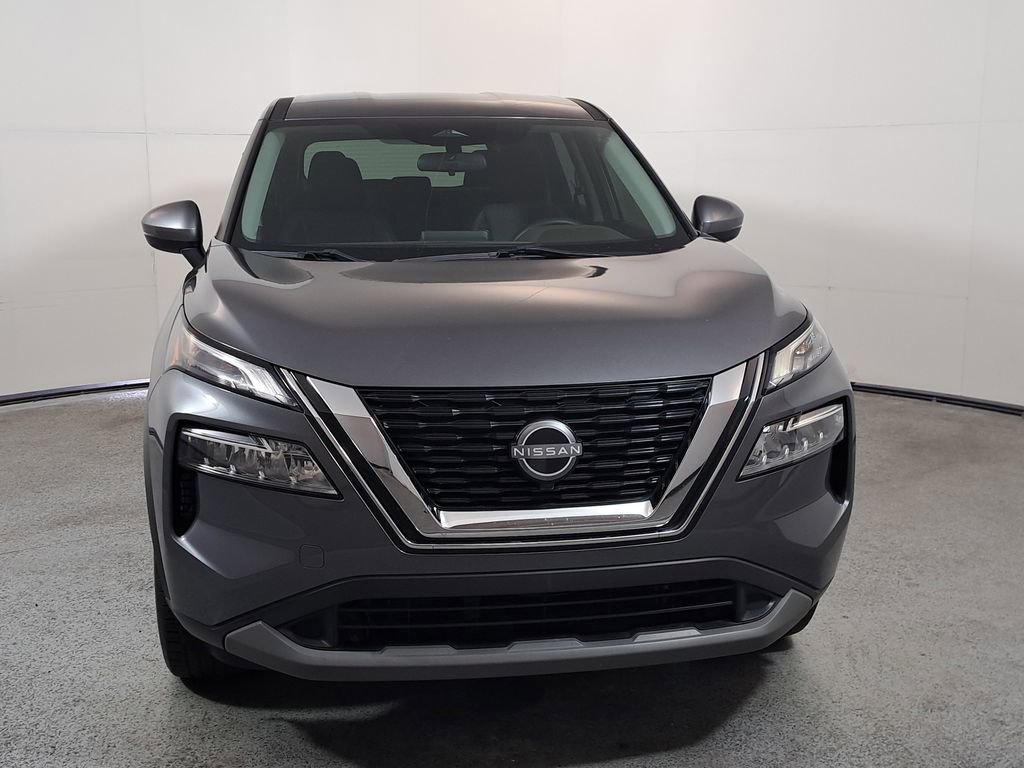 Used 2022 Nissan Rogue SV image 2