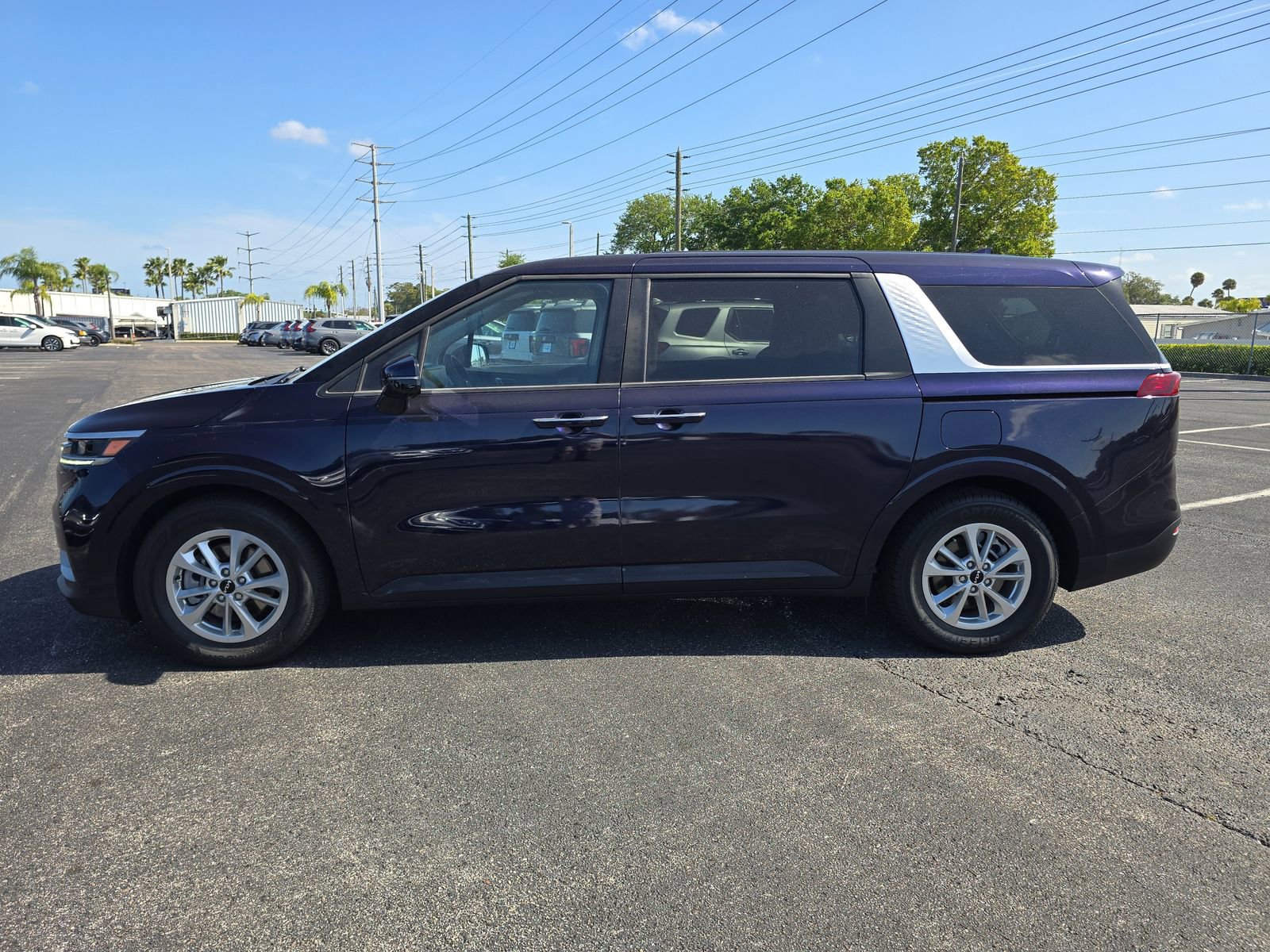 Used 2024 Kia Carnival LX FWD image 6