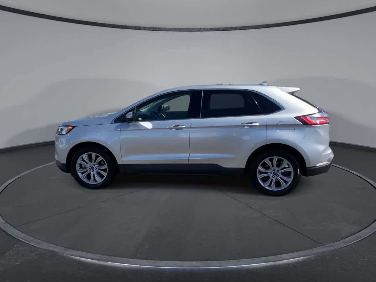 Used 2019 Ford Edge Titanium w/ Equipment Group 301A AWD/4WD image 5
