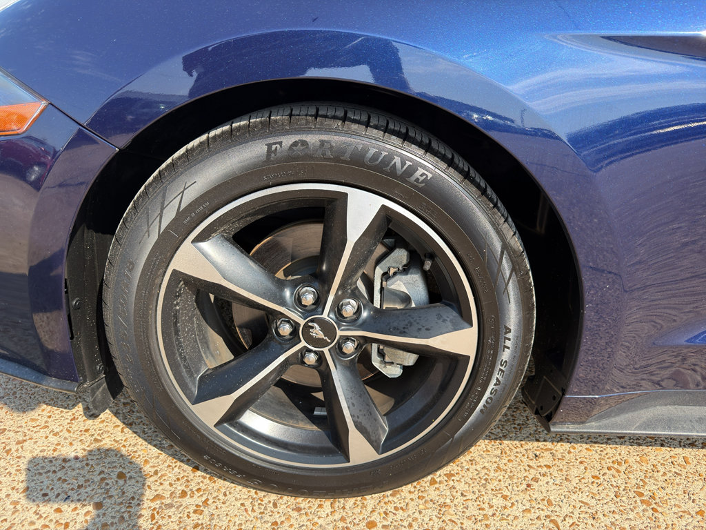 Used 2018 Ford Mustang Coupe RWD image 9