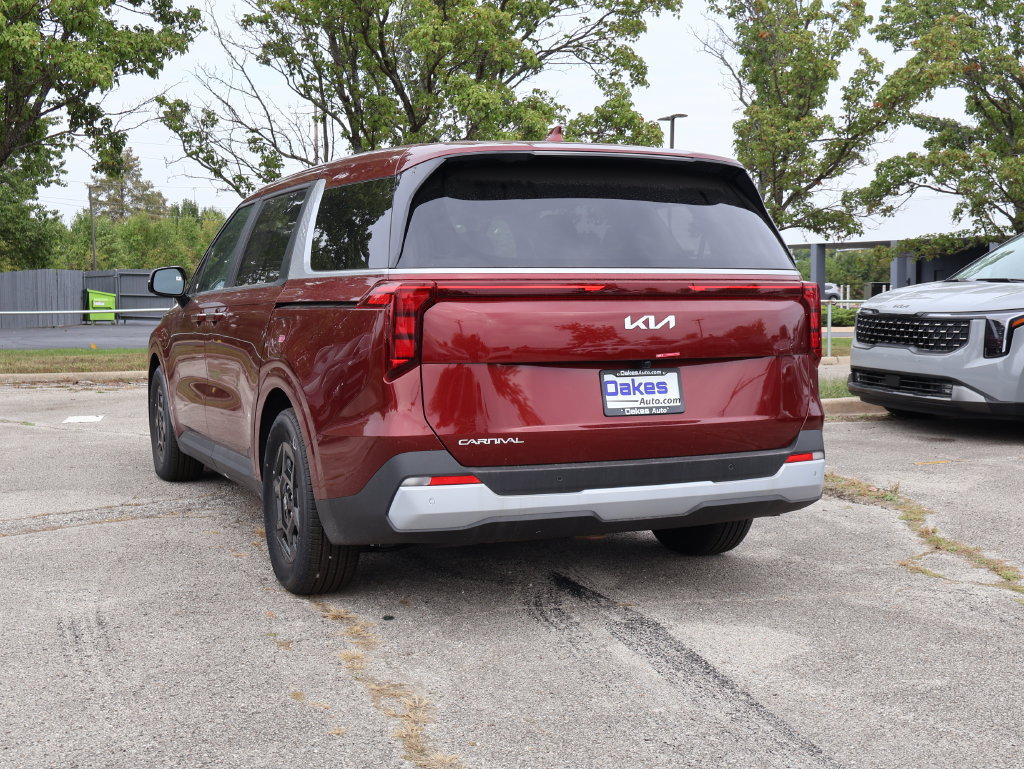 New 2025 Kia Carnival FWD image 5
