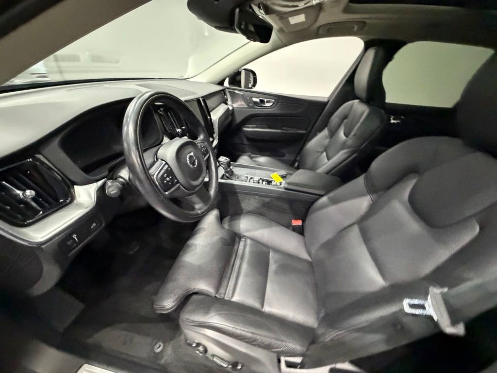 Used 2019 Volvo XC60 T5 Momentum w/ Multimedia Package AWD/4WD image 22