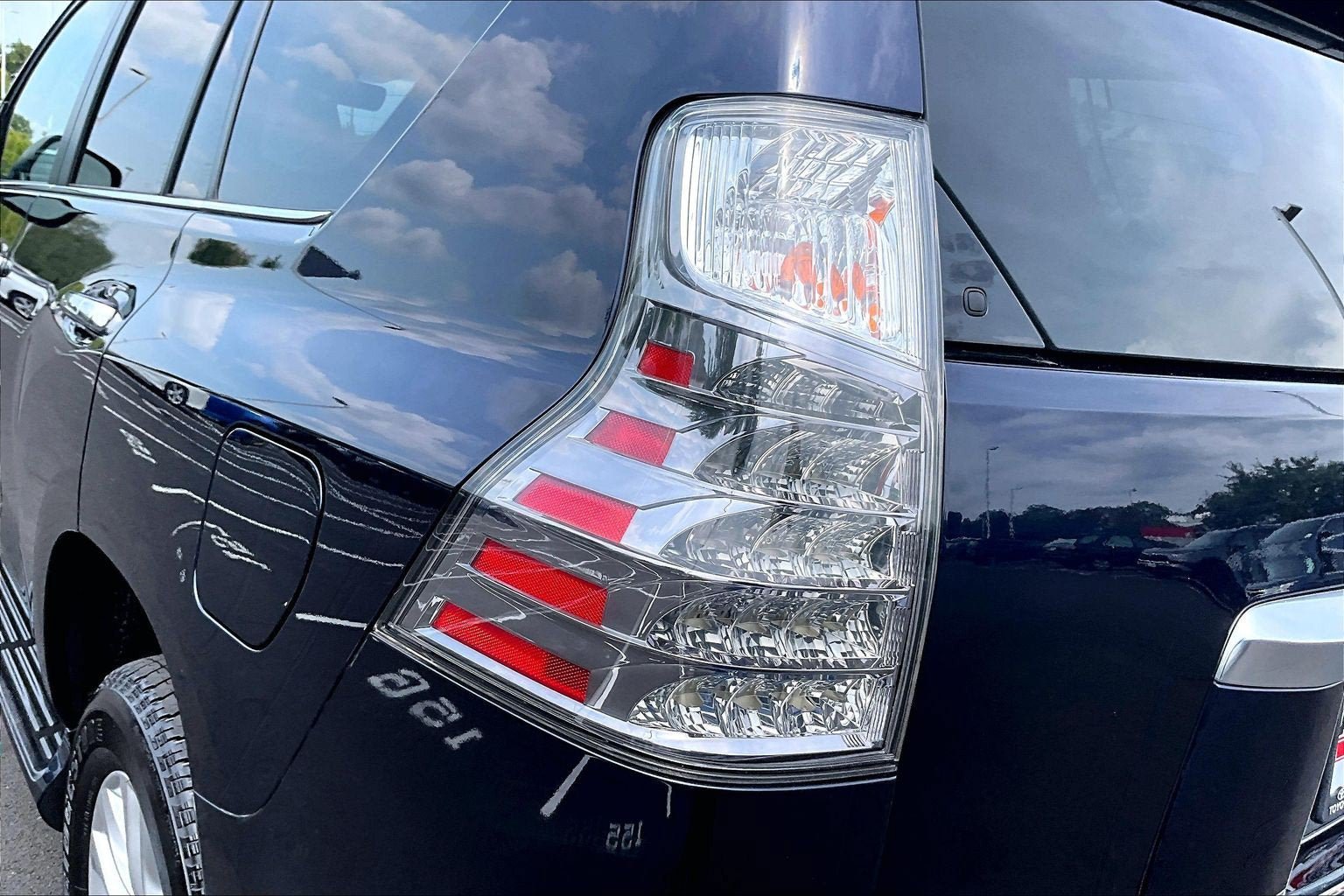 Used 2022 Lexus GX 460 w/ Accessory Package AWD/4WD image 28