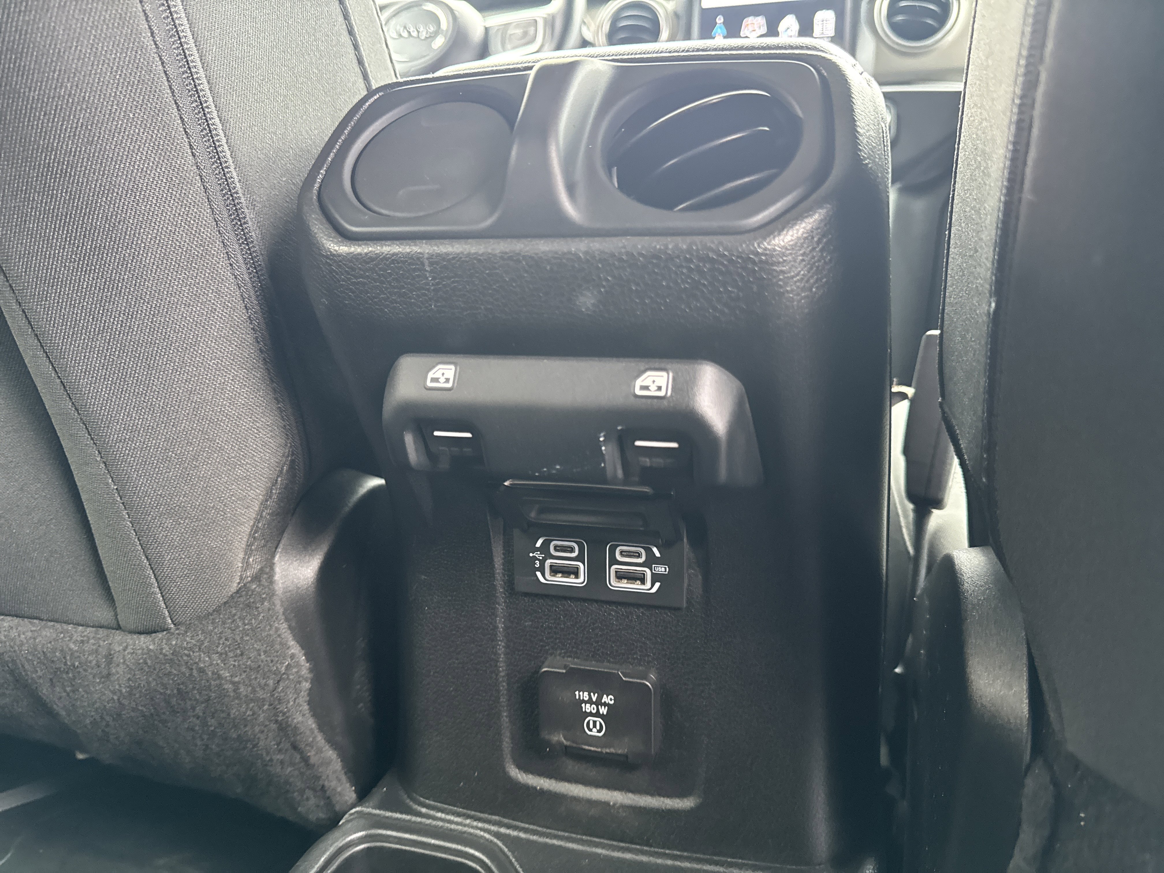 Used 2018 Jeep Wrangler Unlimited Sahara image 27