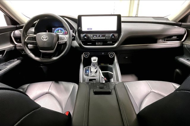 Certified 2025 Toyota Grand Highlander AWD image 16