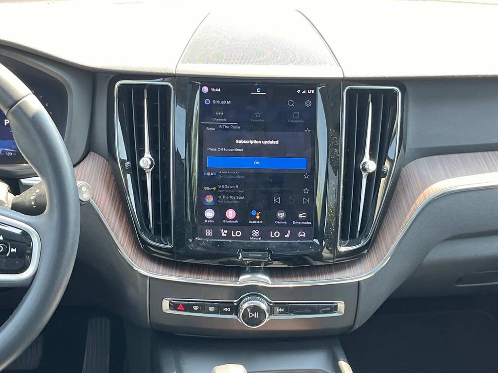 Certified 2023 Volvo XC60 B5 Plus AWD/4WD image 16