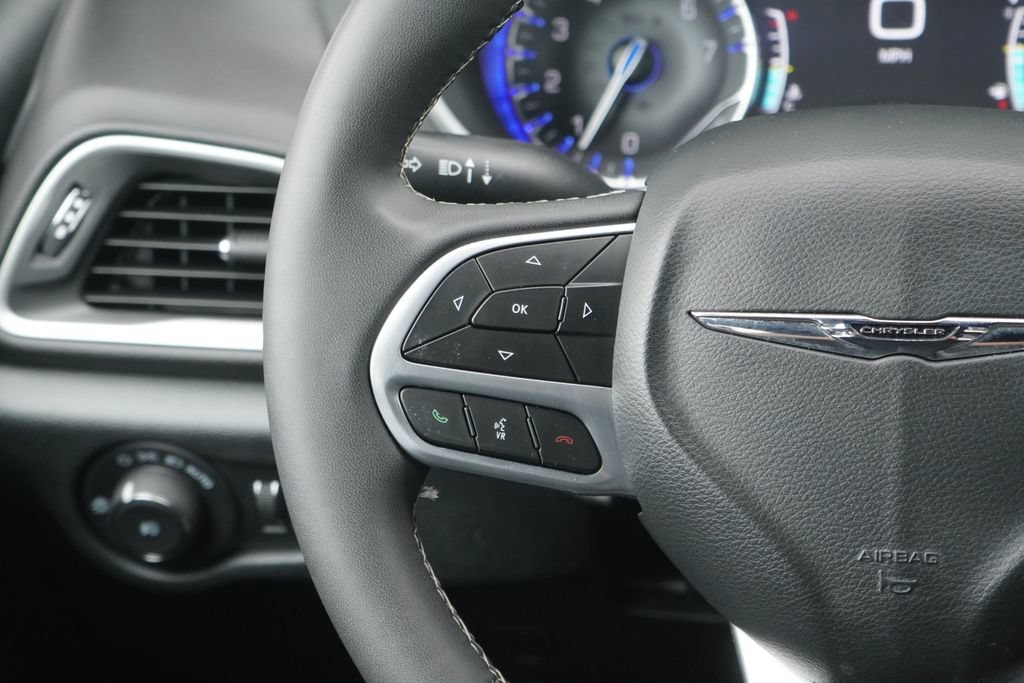 Used 2025 Chrysler Pacifica Select FWD image 14
