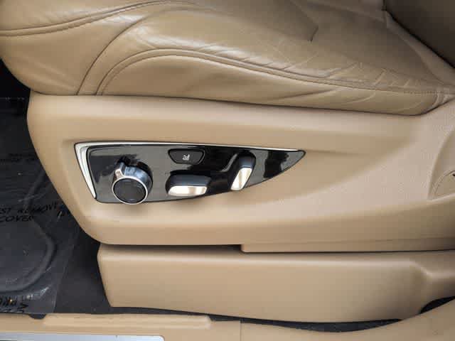 Used 2019 Cadillac Escalade ESV Platinum AWD/4WD image 16