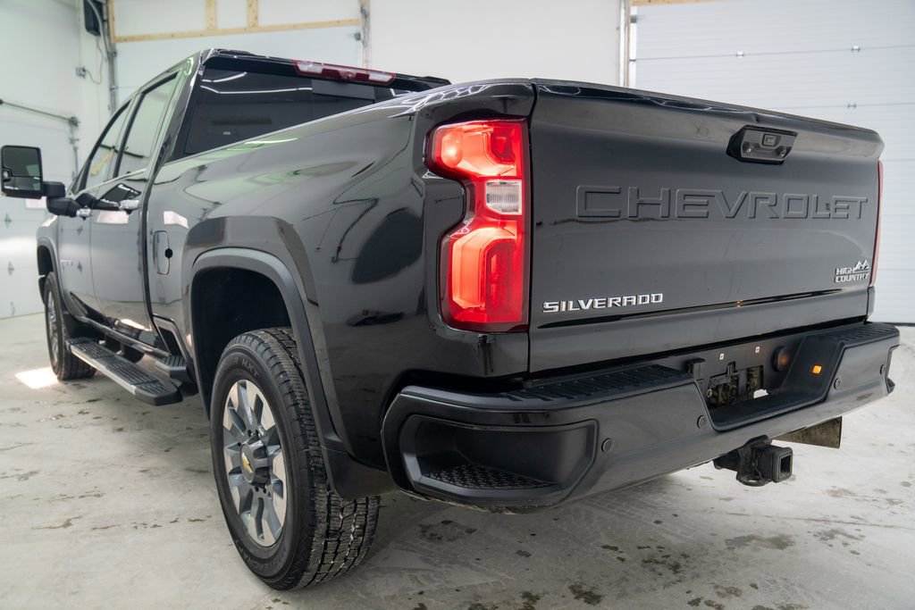 Used 2023 Chevrolet Silverado 2500 High Country w/ Technology Package image 4