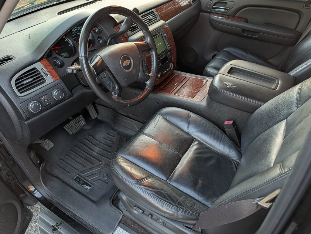 Used 2008 Chevrolet Suburban LT image 13