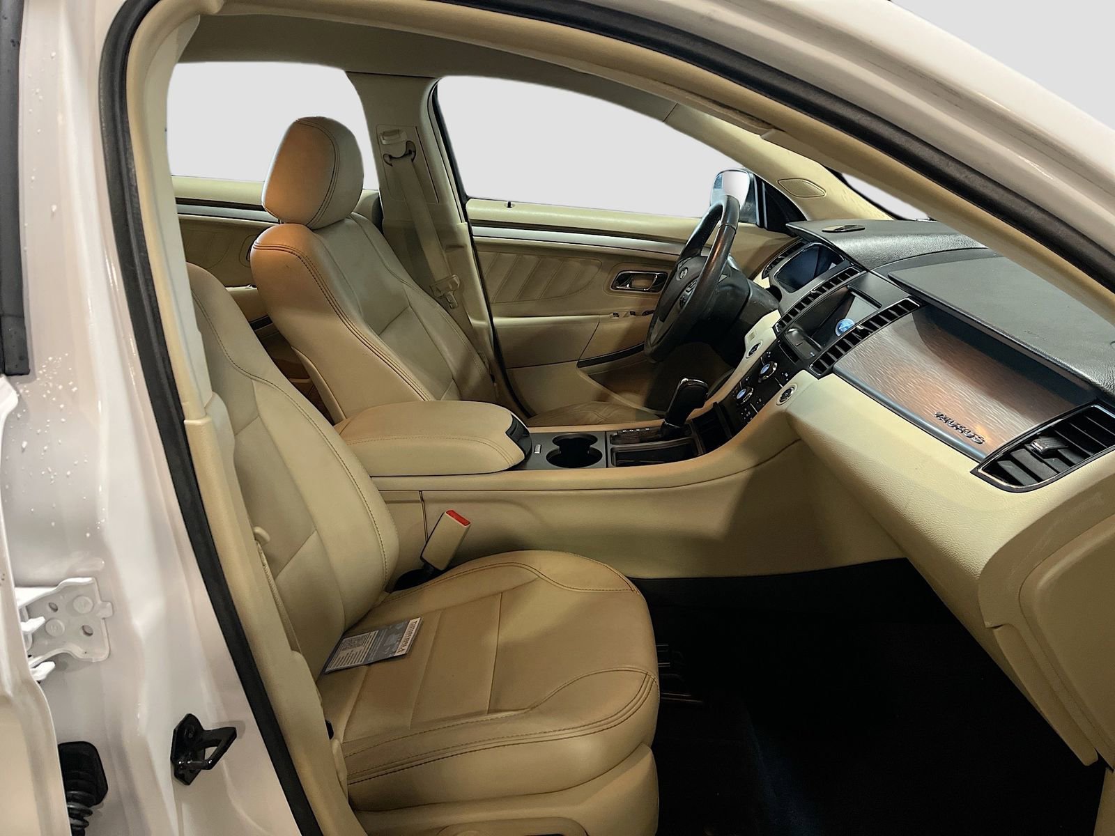 Used 2018 Ford Taurus SEL w/ Equipment Group 201A image 27