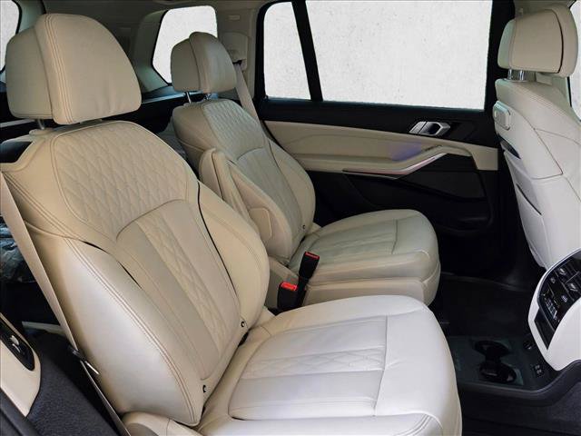 Used 2025 BMW X7 xDrive40i w/ Premium Package AWD/4WD image 21