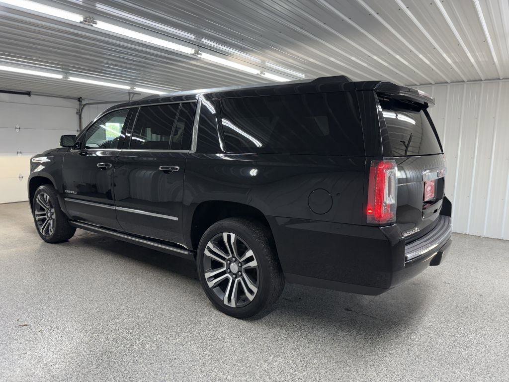 Used 2019 GMC Yukon XL Denali w/ Denali Ultimate Package AWD/4WD image 4