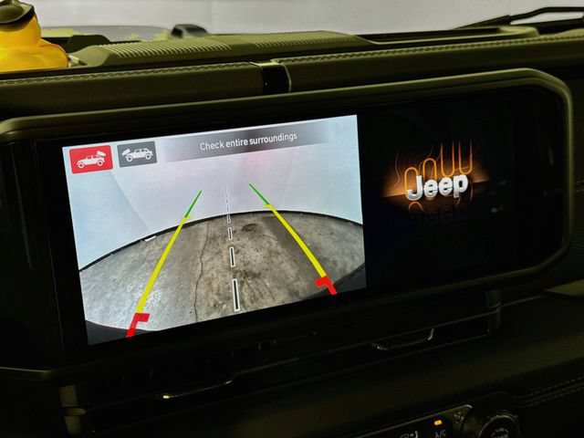Used 2025 Jeep Wrangler Unlimited Rubicon AWD/4WD image 18