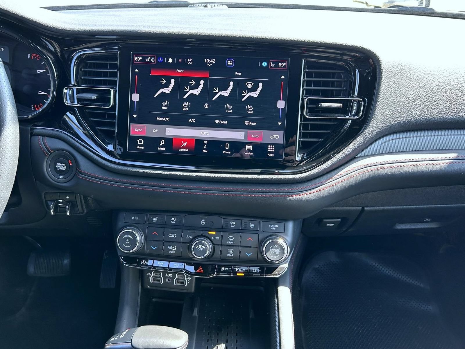 Used 2025 Dodge Durango GT AWD/4WD image 13